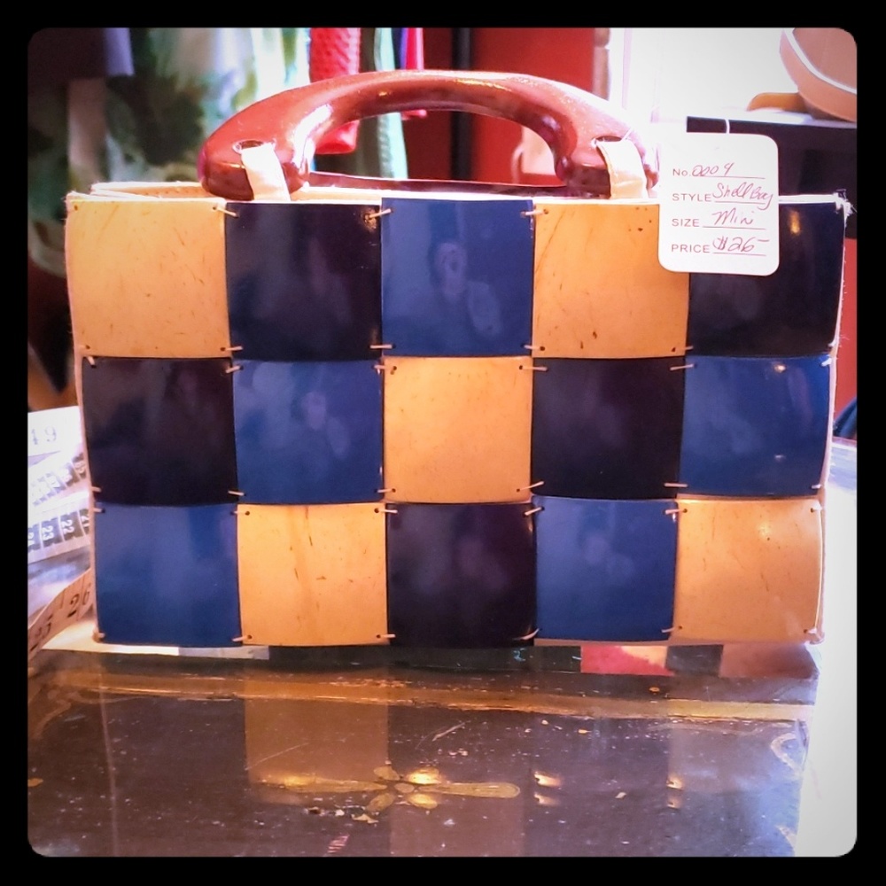 {vintage} Mini 70s Wooden Handle Shell Bag
